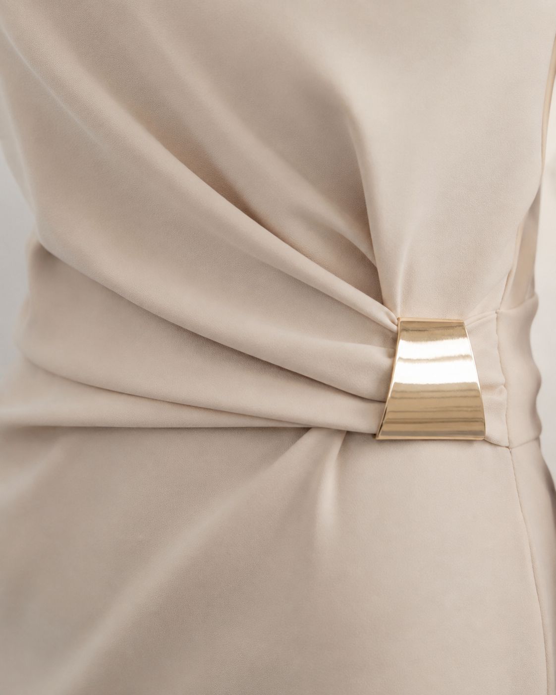 Vestido Aplique Dorado