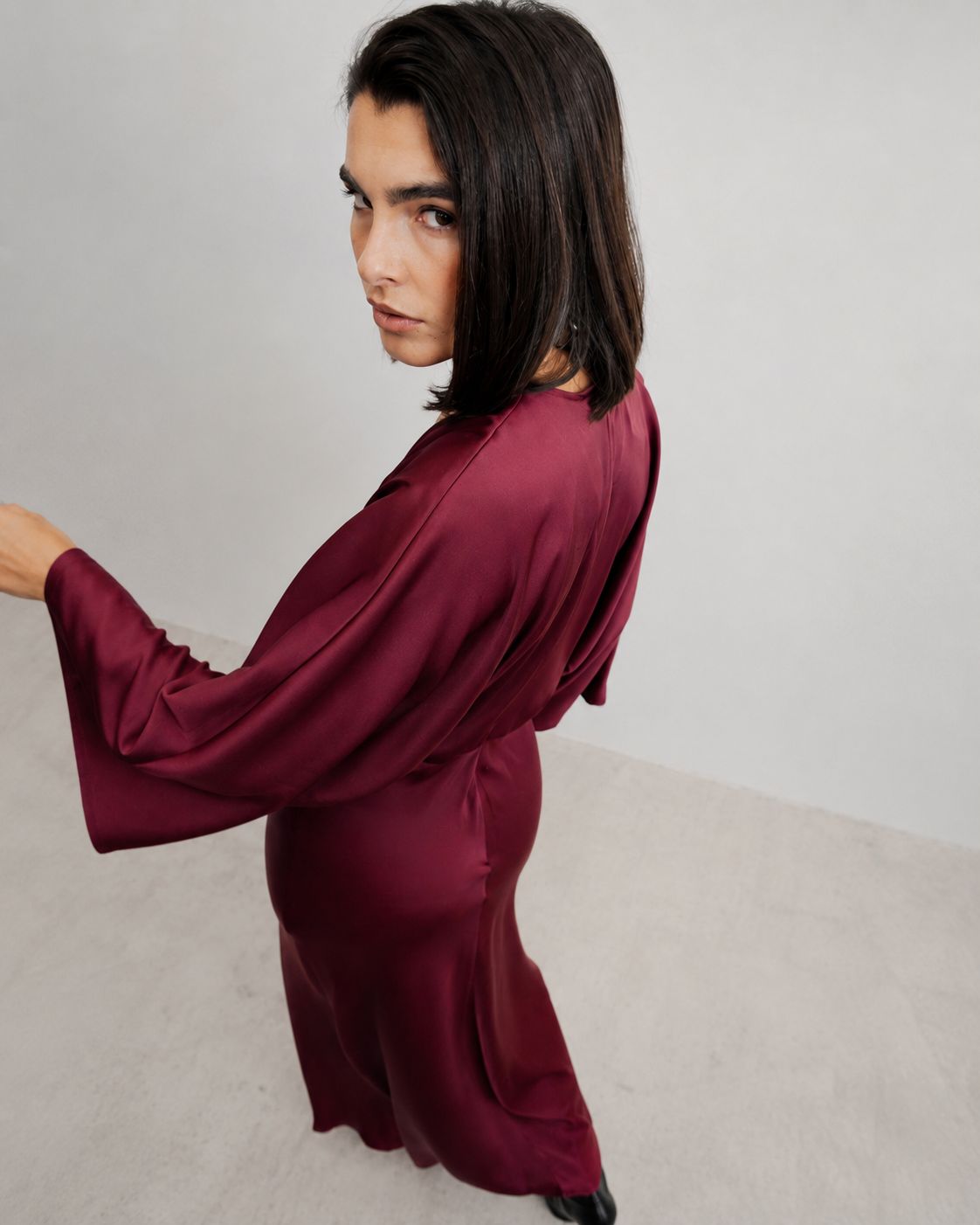 Vestido Satinado Nudo