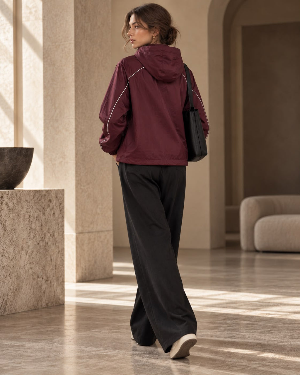 Chaqueta Cortavientos Burdeos con Capucha