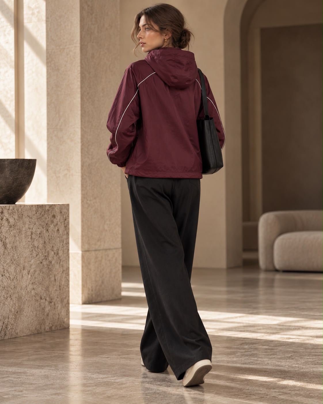 Chaqueta Cortavientos Burdeos con Capucha