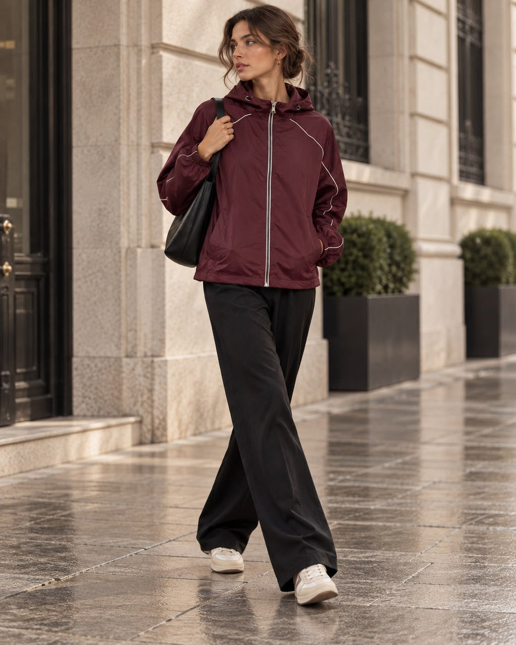 Chaqueta Cortavientos Burdeos con Capucha