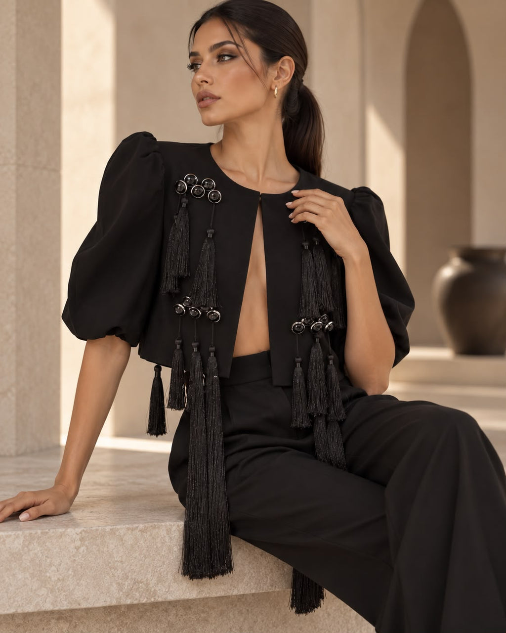 Chaqueta Cropped Flecos y Detalles Joya